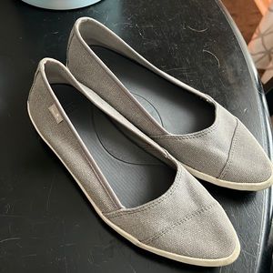 Sanuk pointed toe canvas flat